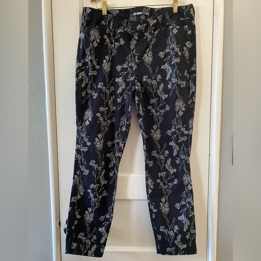 Old Navy Black Floral Pixie Pants Skinny Slacks Size 10/10R